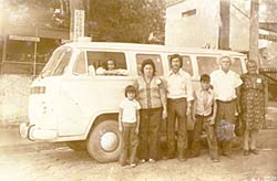 Da equerda para direita: Paula M. de Oliveira, Joo Dias de Oliveira e casal Antonio e Margarida com os filhos.