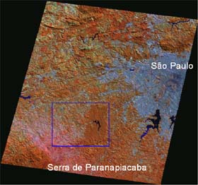 Figura 1 - Imagens de satélite, Landsat, envolvendo a área de estudo no contexto mais amplo (a) e de forma mais detalhada, enfatizando a área fragmentada e área contínua da Reserva do Morro Grande (b). 